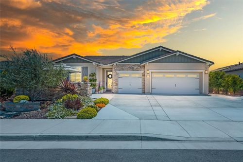 31087 Petal Cir, Winchester, CA, 92596-7512 | Card Image