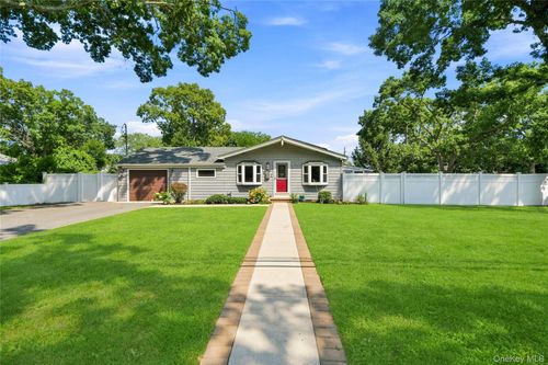 91 Spruce Ave, West Islip, NY, 11795-2118 | Card Image