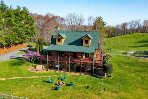 434 Sunny Ln, Crumpler, NC, 28617-9382 | Card Image