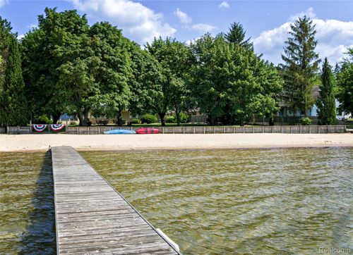 1486 S Lakeshore Dr, Lake City, MI, 49651-9002 | Card Image
