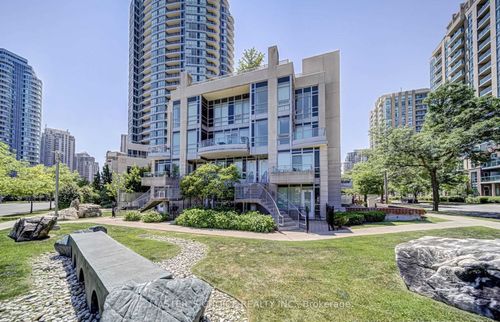 215-31 Olive Ave, North York, ON, M2N4N4 | Card Image