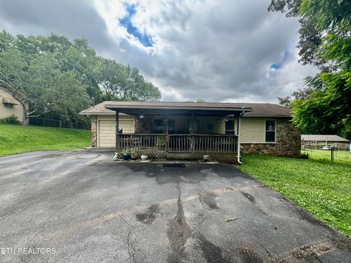 8224 Rising Fawn Dr, Knoxville, TN, 37923-1227 | Card Image