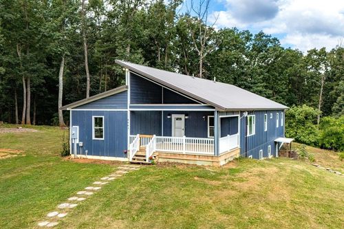 8905 Shade Tree Ln, Broadway, VA, 22815-3030 | Card Image