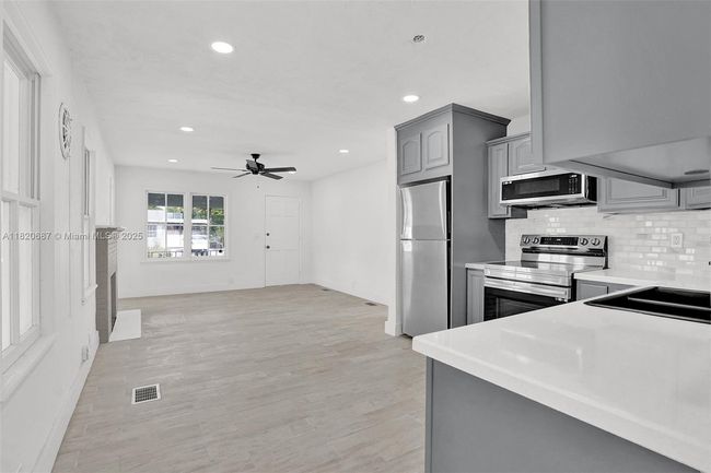 1608 Ne 34 Th St, House other with 4 bedrooms, 3 bathrooms and null parking in Oakland Park FL | Image 6
