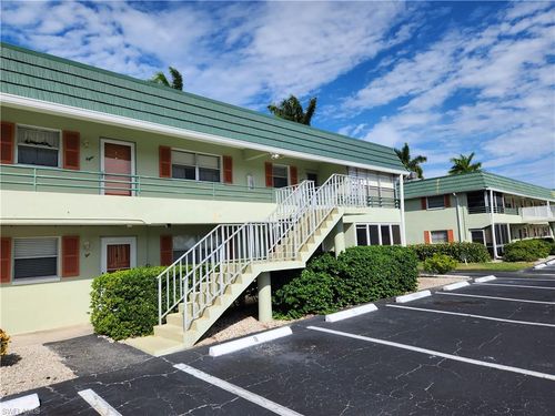 d-5-300 Valley Stream Dr, NAPLES, FL, 34113-4157 | Card Image