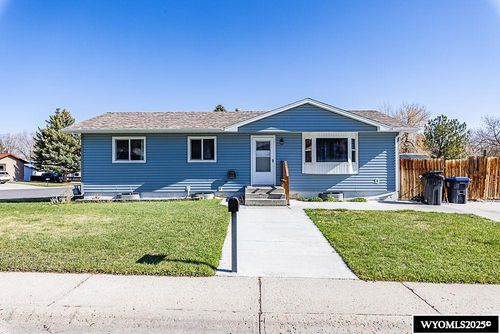 325 Trail Dr, Green River, WY, 82935-5493 | Card Image