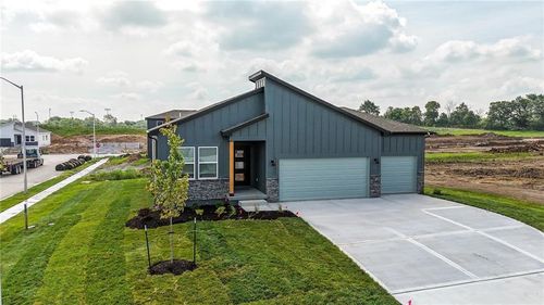 9014 Sw 4th St, Blue Springs, MO, 64064-7601 | Card Image