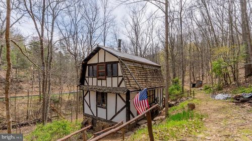 1601 Crummets Run Rd, SUGAR GROVE, WV, 26815-8044 | Card Image