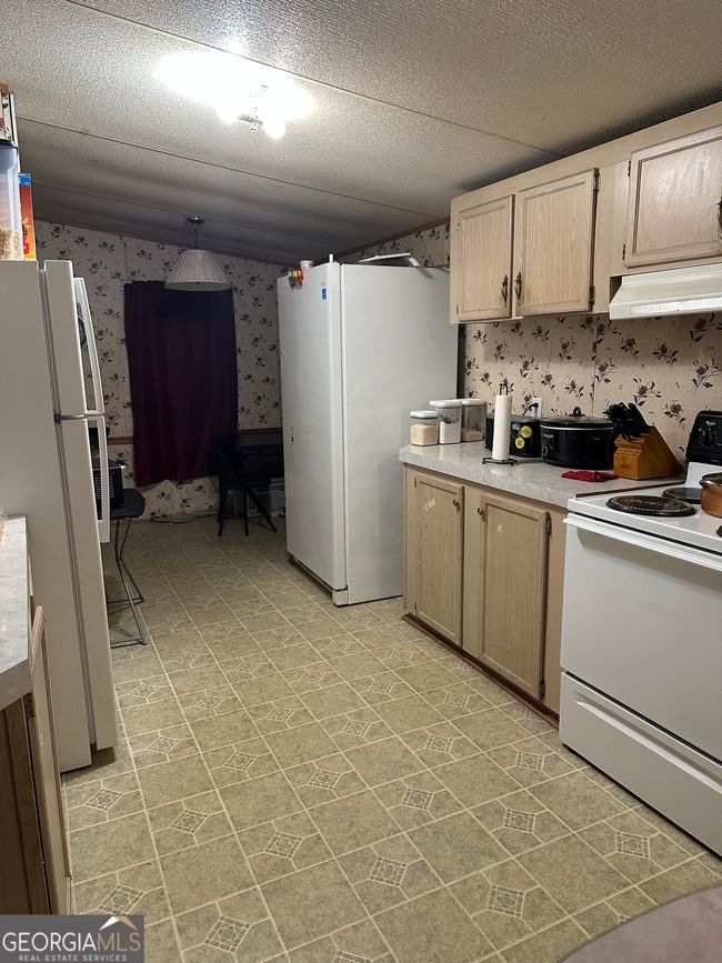 1357 Edgewood Ave, House other with 3 bedrooms, 2 bathrooms and null parking in Douglas GA | Image 5