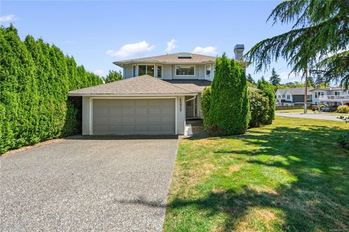 4239 Arbordale Crt, Saanich, BC, V8N6K1 | Card Image