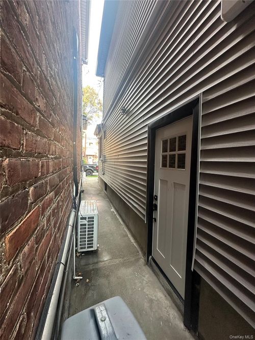 1725 Hone Ave, Bronx, NY, 10461-1402 | Card Image