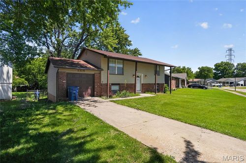 1315 Red River Dr, Saint Louis, MO, 63138-2312 | Card Image