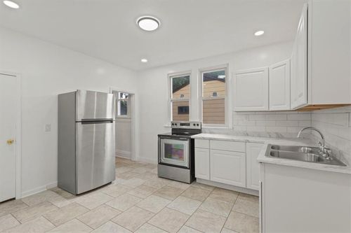 6010 Kenwood Ave, Kansas City, MO, 64110-3040 | Card Image