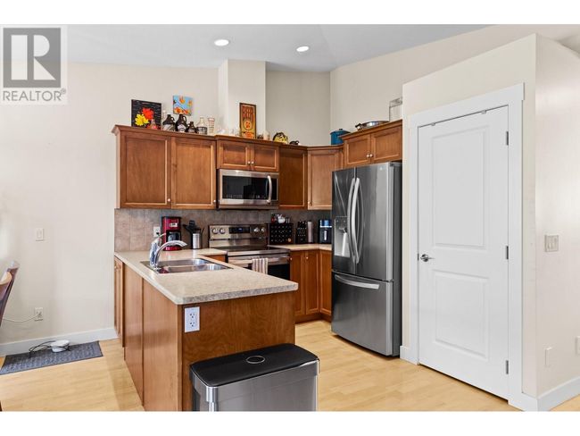 14 - 225 Glen Park Dr, Townhouse with 3 bedrooms, 2 bathrooms and 2 parking in Kelowna BC | Image 5