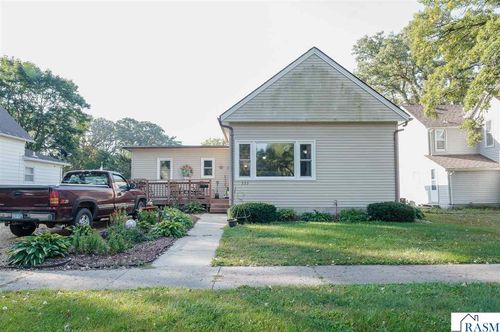 223 W 1st St, Blue Earth, MN, 56013-1127 | Card Image