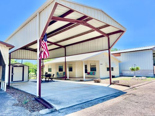 230 De Zavala St, Brackettville, TX, 78832-5035 | Card Image