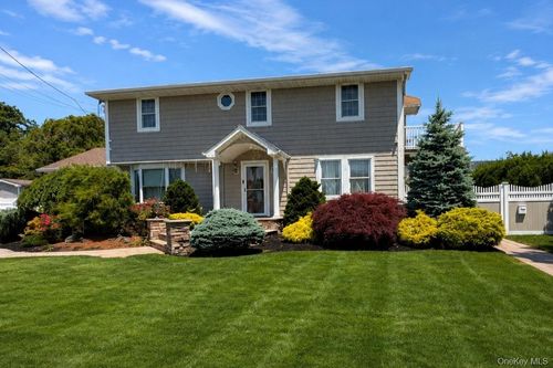 340 50th St, Lindenhurst, NY, 11757-1941 | Card Image
