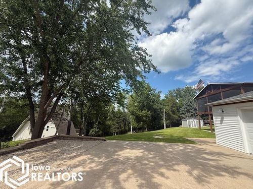 1353 Wilson Ave, Brooklyn, IA, 52211-9510 | Card Image