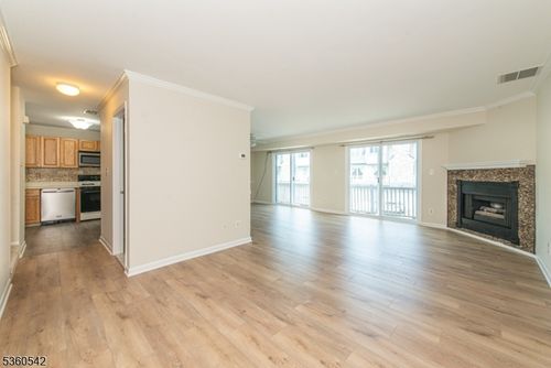 27 Garden Ct, Succasunna, NJ, 07876-1252 | Card Image