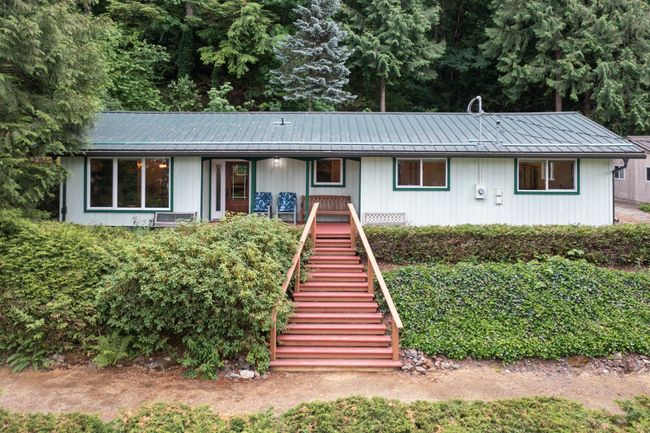 6412 Rockwell Drive, House other with 3 bedrooms, 2 bathrooms and null parking in Harrison Hot Springs BC | Image 1