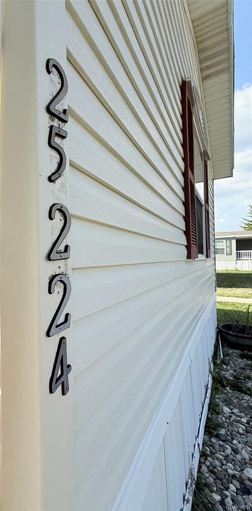 lot-m224-25224 Middlesex St, Woodhaven, MI, 48183-3010 | Card Image