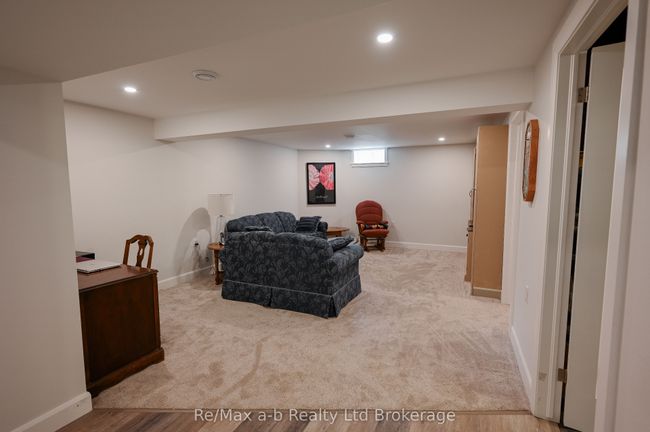 11 Mcdonald Crt, House other with 2 bedrooms, 3 bathrooms and 2 parking in Tillsonburg ON | Image 21