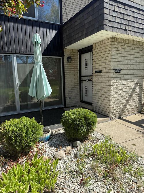 3-8251 Kennedy Circle, Warren, MI, 48093 | Card Image