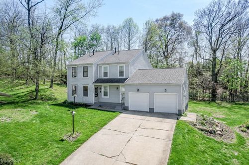 7907 Amberly Cir Nw, North Canton, OH, 44720-5681 | Card Image