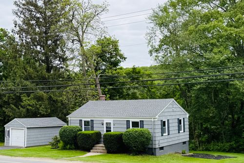 10 Bozrah St, Bozrah, CT, 06334-1304 | Card Image