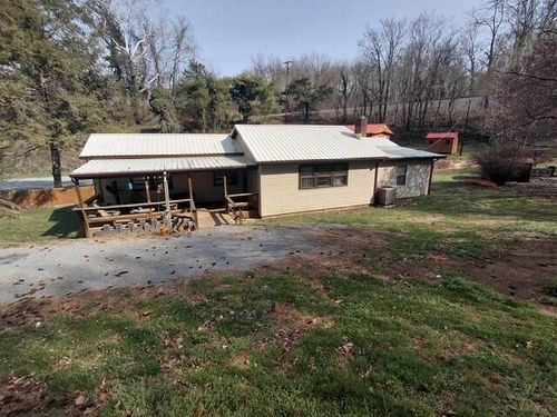 33 James River Ter, Buchanan, VA, 24066-5562 | Card Image