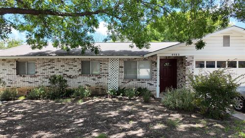1123 Warbler Dr, Kerrville, TX, 78028-2950 | Card Image