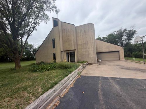 399 S Seneca Rd, Wellington, KS, 67152-8385 | Card Image
