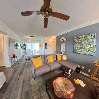 209 - 4100 Crystal Lake Dr, Condo with 2 bedrooms, 1 bathrooms and null parking in Deerfield Beach FL | Image 2