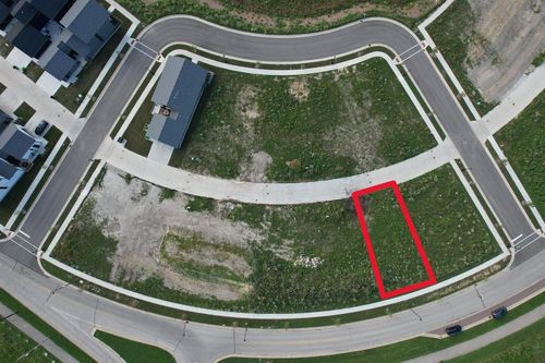 9463 E Lake Vista Parkway, Oak Creek, WI, 53154 | Card Image