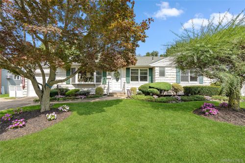 5 Shubert Ln, Bethpage, NY, 11714-6107 | Card Image