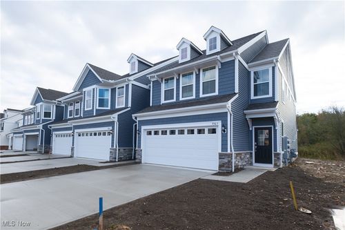 unit-5-950 Memory Ln, Aurora, OH, 44202-8911 | Card Image