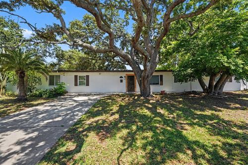 217 Garden Cir, BELLEAIR, FL, 33756-1684 | Card Image