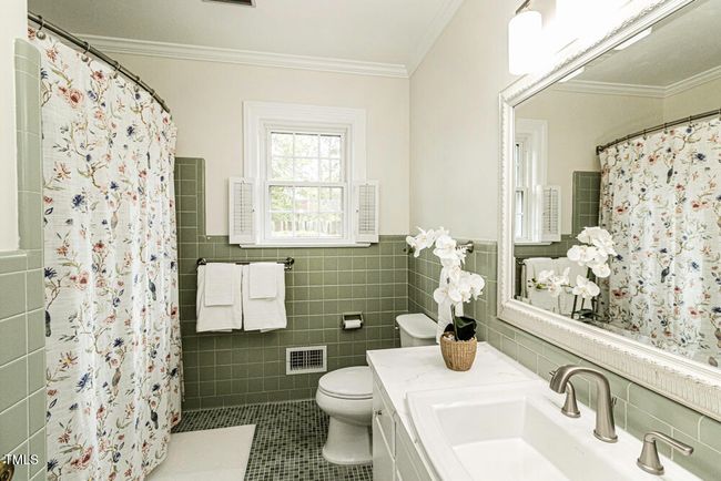 Owner's bath down | Image 15