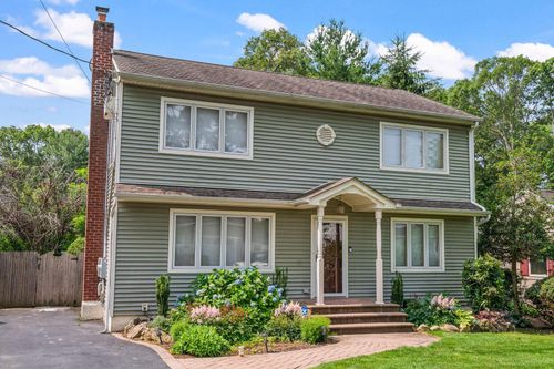 20 Leeds St, South Huntington, NY, 11746-4319 | Card Image