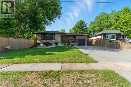 6859 Wills Street, Niagara Falls (Stamford), ON, L2J1Y6 | Card Image
