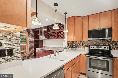 e-2536 S Walter Reed Dr, ARLINGTON, VA, 22206-1288 | Card Image