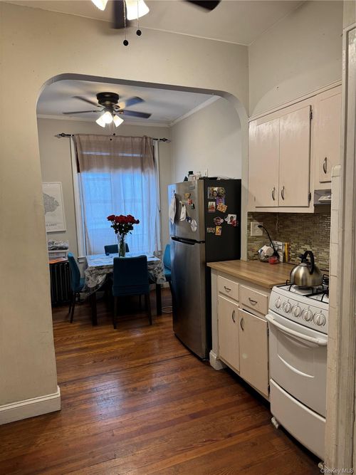 6l-2922 Barnes Ave, Bronx, NY, 10467-8553 | Card Image