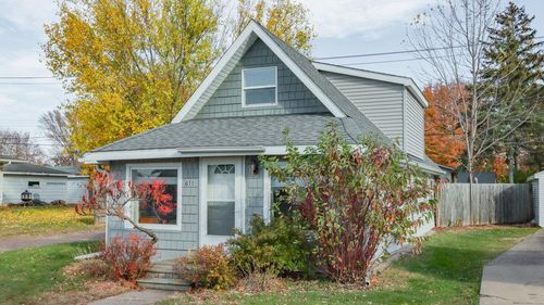 611 Harriet St, Altoona, WI, 54720-1021 | Card Image