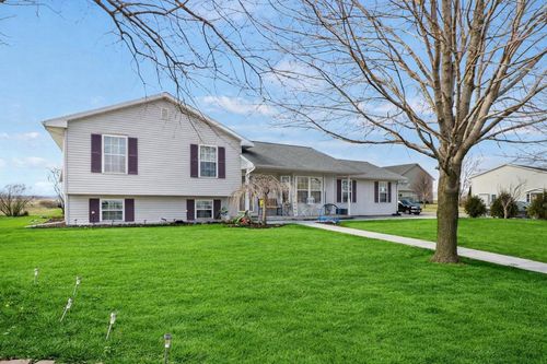 714 Warner St, Columbus, WI, 53925-1260 | Card Image