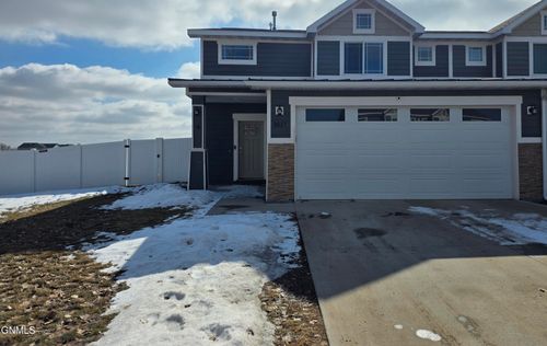 3517 9th Ave Ne, Watford City, ND, 58854-3307 | Card Image