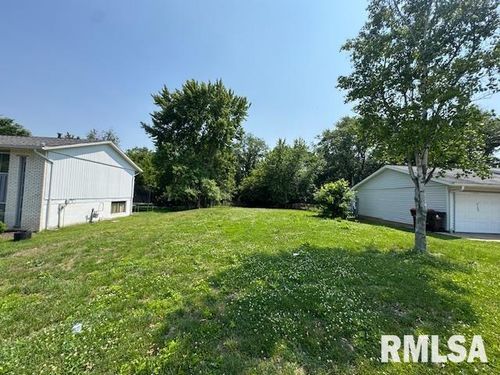 4136 W Courtland St, Peoria, IL, 61615-2952 | Card Image