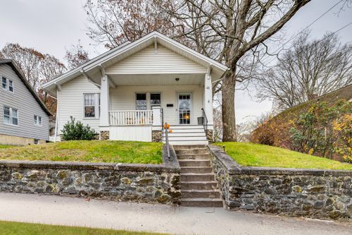 48 Woodbine St, Waterbury, CT, 06705-2739 | Card Image