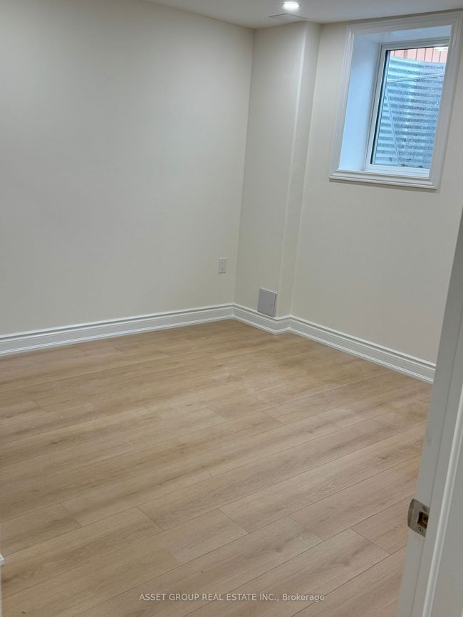 BSMNT - 39 Royal Links Cir, House other with 2 bedrooms, 2 bathrooms and 2 parking in Brampton ON | Image 5