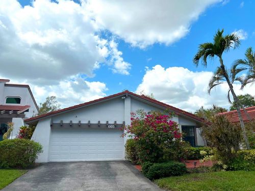 665 Deer Creek Hollows Circle, Deerfield Beach, FL, 33442 | Card Image