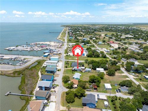 205 E Bay Ave, Seadrift, TX, 77983-3847 | Card Image